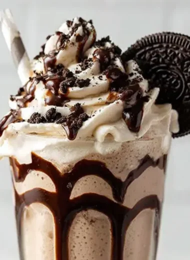 Delicious Bailey's Cookies and Cream Shake in a glass with cookie garnish