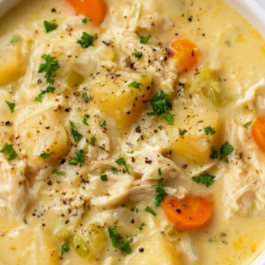 Delicious homemade Chicken Pot Pie Soup with chicken, vegetables, and herbs